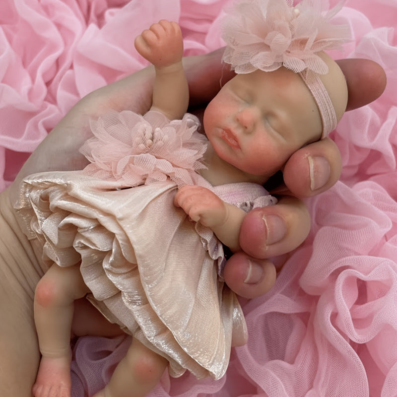 Bambola reborn Loulou in silicone 15cm occhi chiusi bambina con vestito rosa