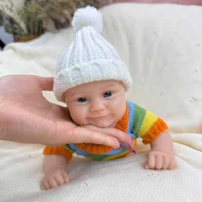 Bambola reborn Maddie Smile da 30cm interamente in silicone con maglione a righe colorate