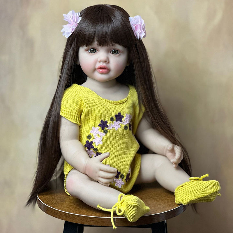 Bambina Reborn con Capelli Lunghi da 55 cm in Abiti Gialli - Betty