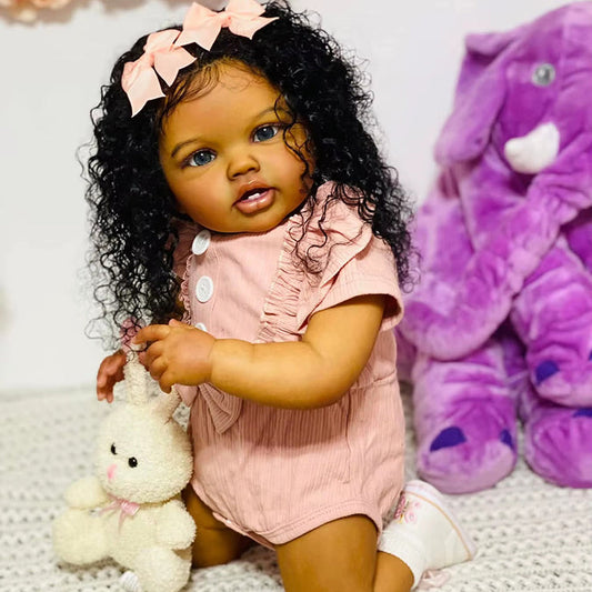 Bambola reborn realistica da 60 cm con occhi aperti e pelle scura Lottie