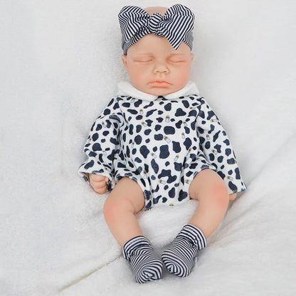 Bambola reborn Loulou in silicone da 30 cm realistica con occhi chiusi in abiti bianchi e neri