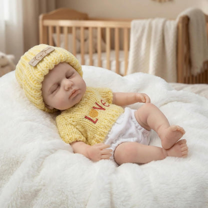 Loulou Bambina rinata in silicone da 20 cm con maglione giallo