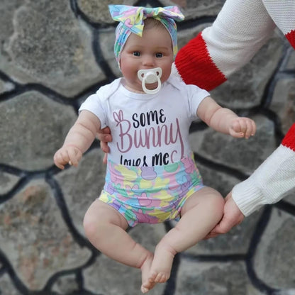 Bambola reborn Bertha Softy Body con occhi aperti da 60 cm-Maddie