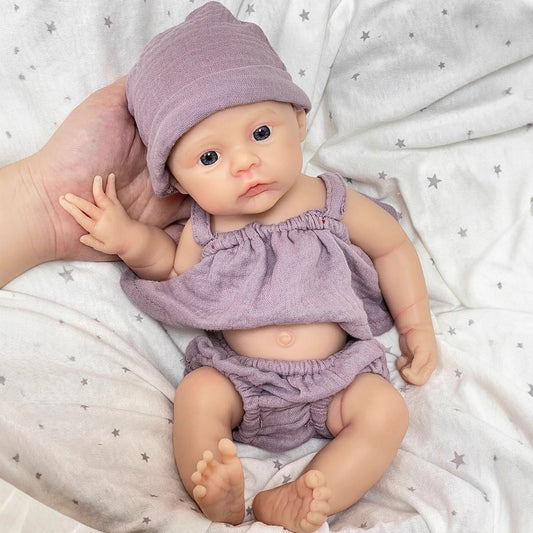 Neonata rinata in silicone morbido da 30 cm con occhi azzurri e vestiti viola - Meadow