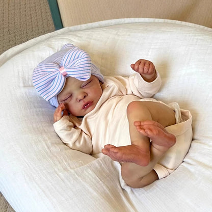 Bambola Reborn realistica da 18 pollici con occhi chiusi e cappello - Romy