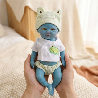 Bambina Reborn Avatar da 30 cm in silicone pieno con completino da rana verde