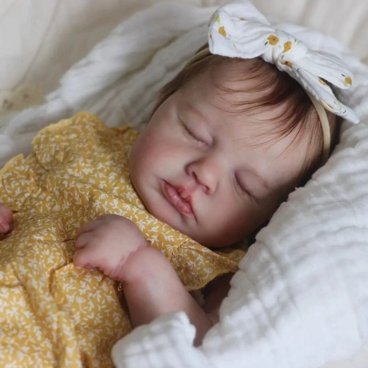 Bambola Reborn realistica da 50 cm con occhi chiusi e corpo morbido - Loulou