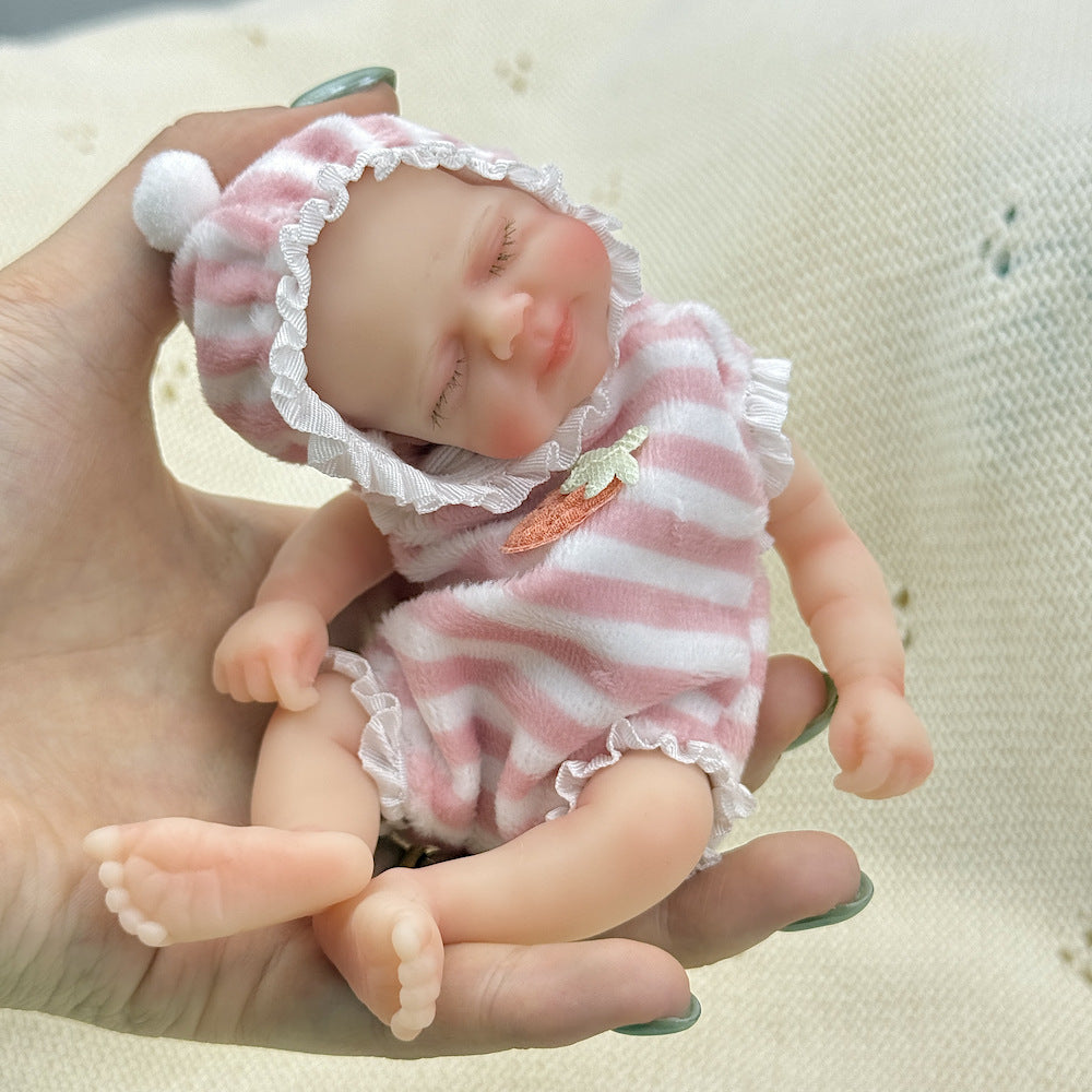 Bambola Reborn in Silicone Mini da 6 pollici con Occhi Chiusi - Pascale