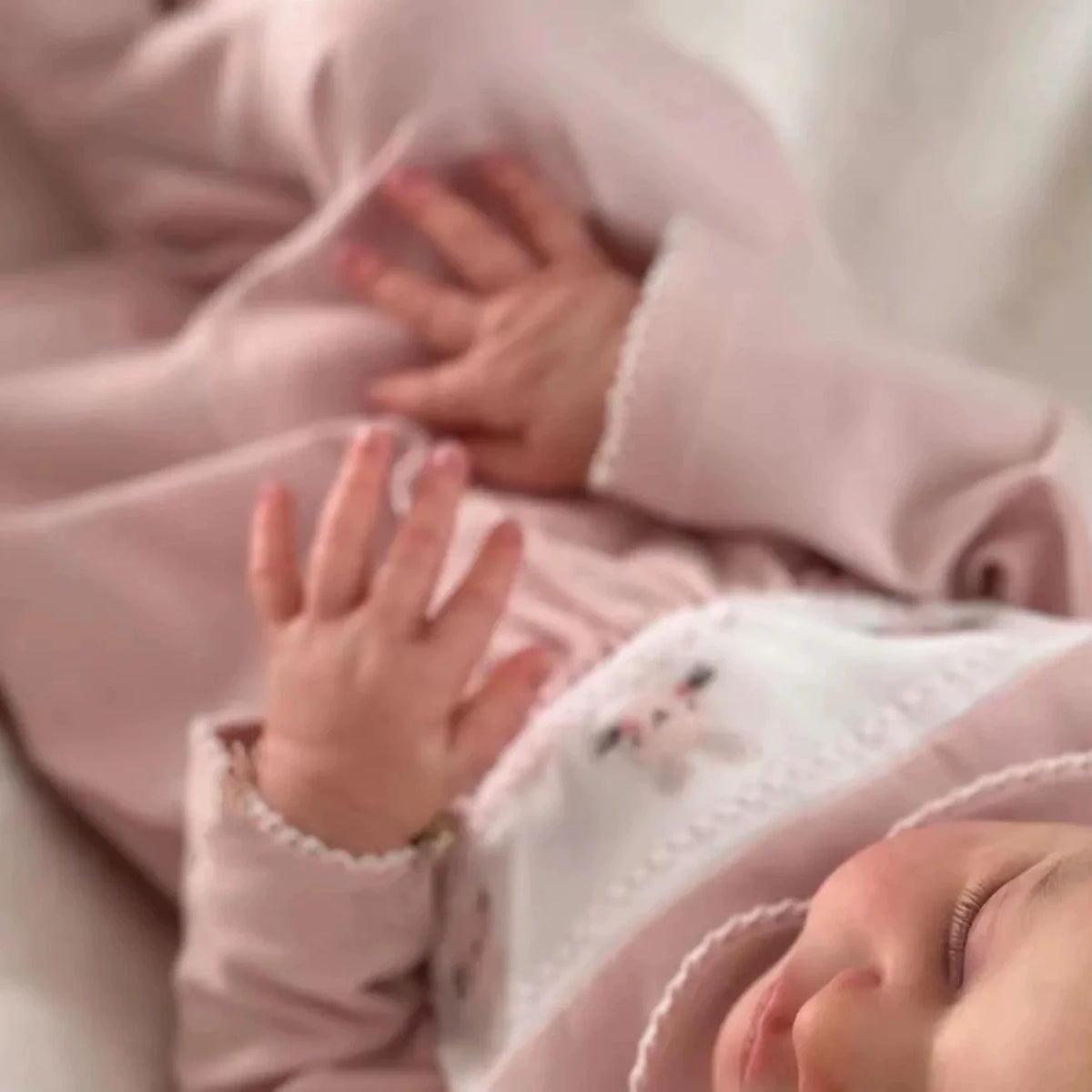Bambola reborn realistica da 20 pollici con occhi chiusi e capelli corti - Laura