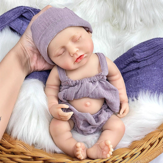 Bambola reborn realistica da 30 cm completamente in silicone addormentata con abiti viola