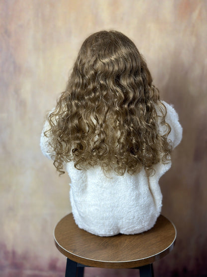 Bambola Reborn con Capelli Lunghi da 60 Cm e Corpo in Tessuto - Mila