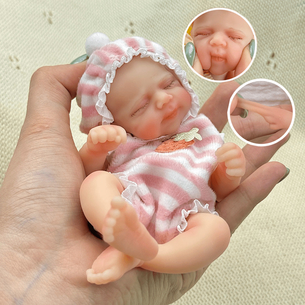 Bambola Reborn in Silicone Mini da 6 pollici con Occhi Chiusi - Pascale