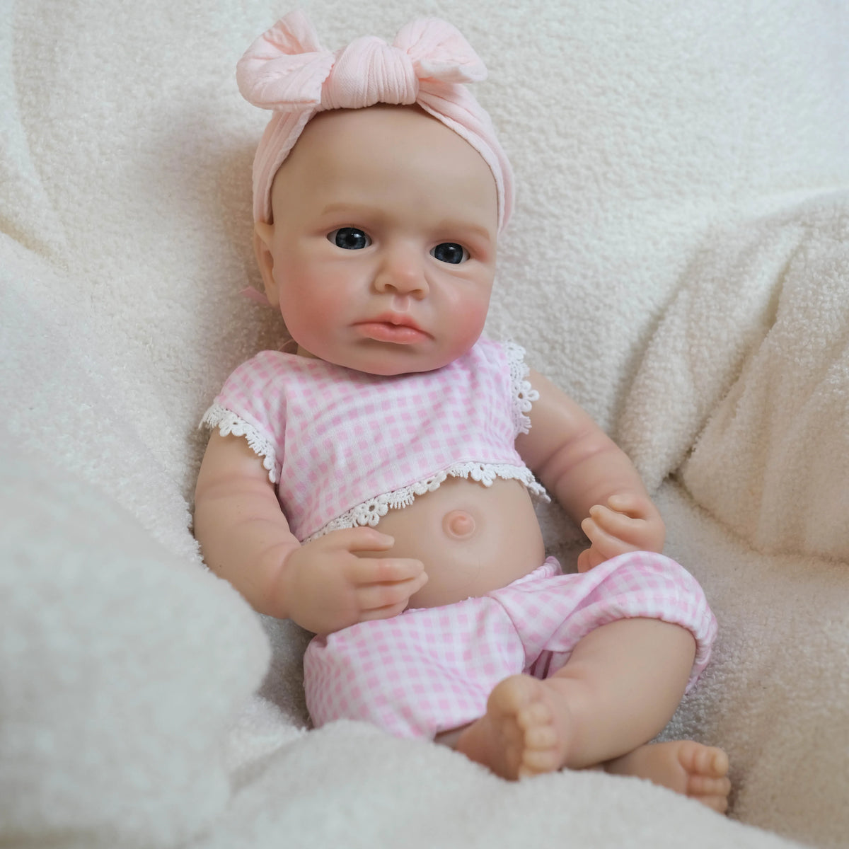Bambola reborn Loulou da 18 pollici in silicone sveglia con vestito a quadri rosa
