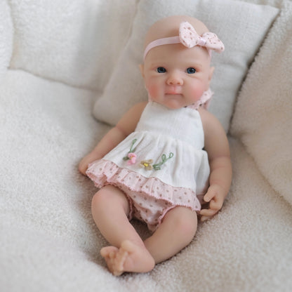 Bambina rinata Bettie in morbido silicone da 20 cm con abito bianco