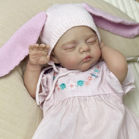 Bambola Reborn Irys da 48 cm con corpo morbido e vestito rosa