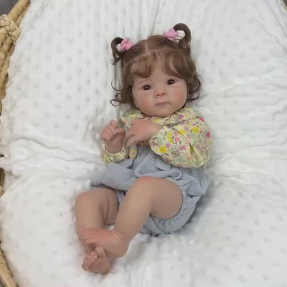 Bambola Reborn Bettie da 48 cm con occhi aperti e corpo morbido in abiti floreali